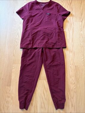 Jaanuu Scrub Set